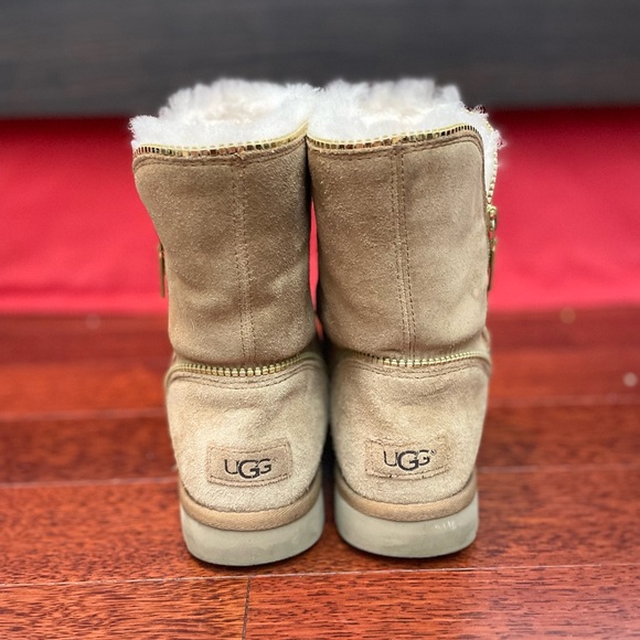 ❌Sold❌ UGG Boots - Picture 3 of 9